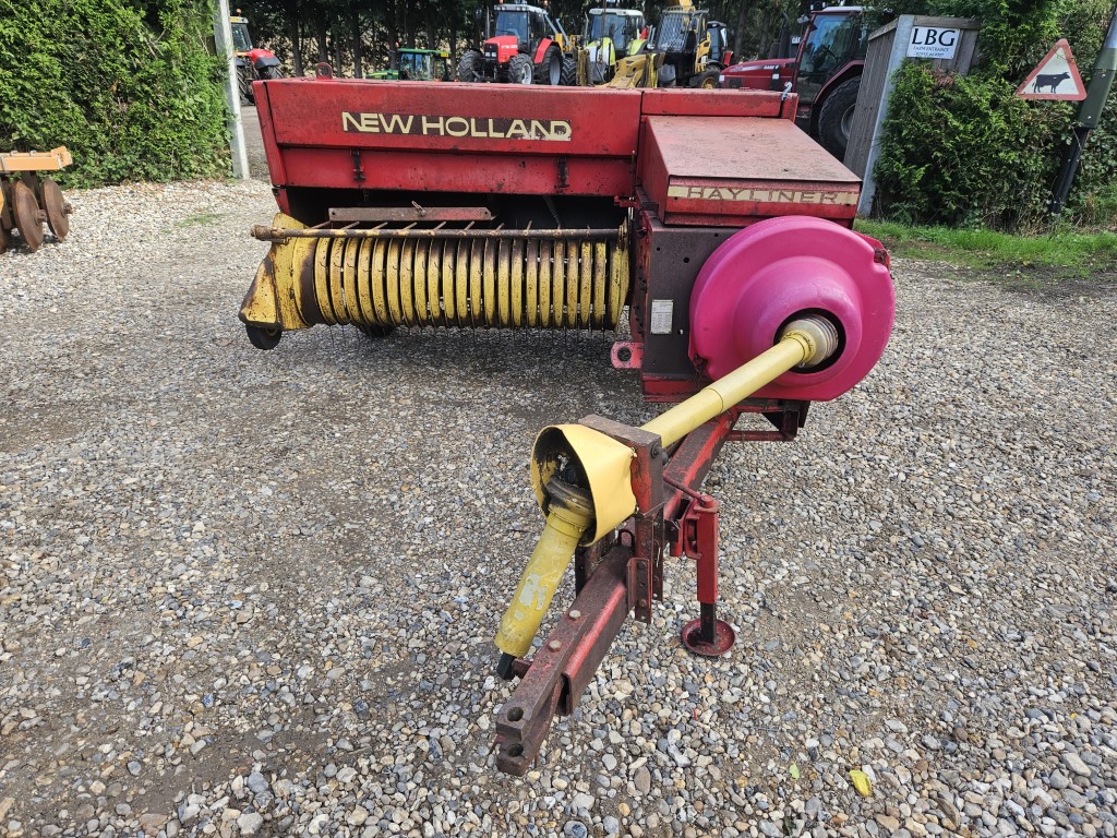 Used New Holland Hayliner 376 Conventional Baler