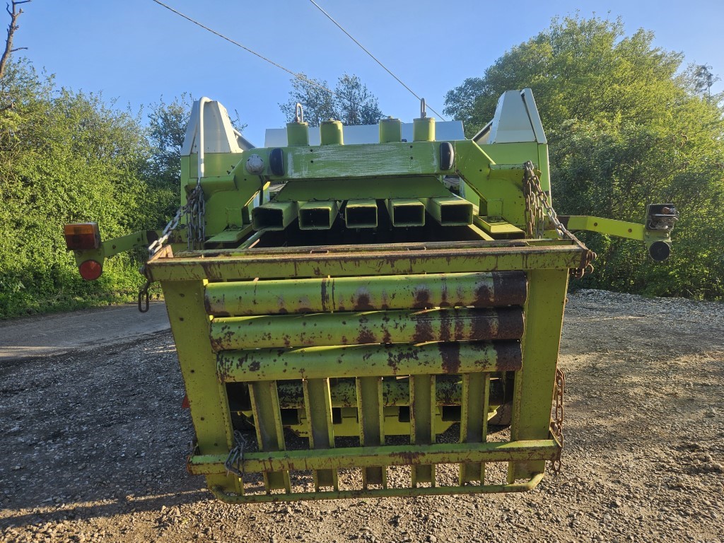 Used Claas Quadrant 2200 Roto Cut Square Baler