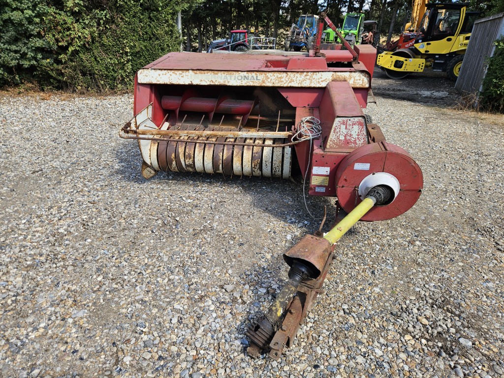 Used International 440T Conventional Baler