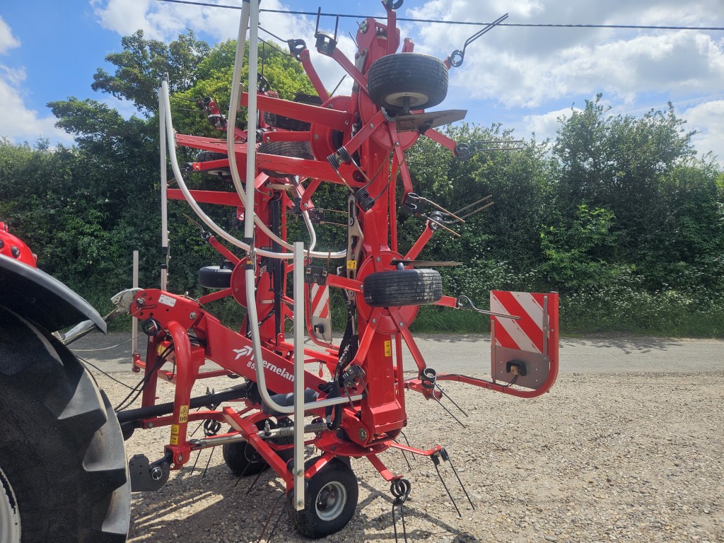Used Kverneland 8590 Hay Tedder