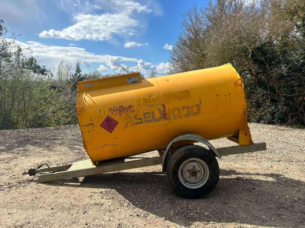 Used Main 2000L Fuel Bowser