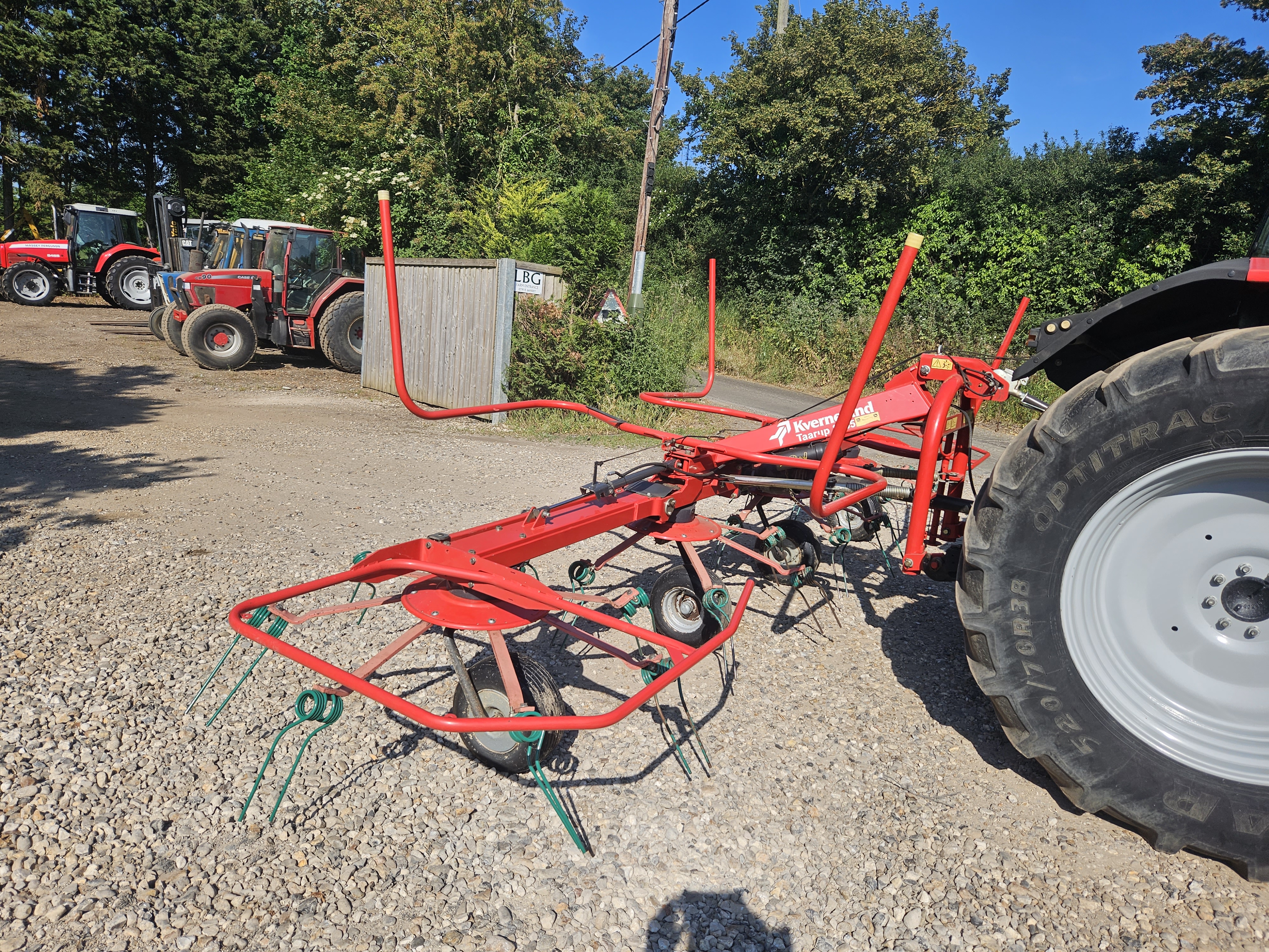 Used Kverneland 8055 Tedder