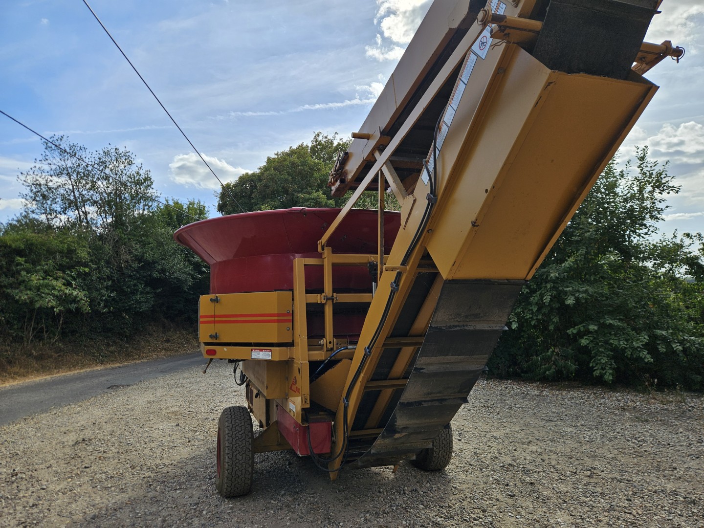Used Haybuster H-1000 Tub Grinder