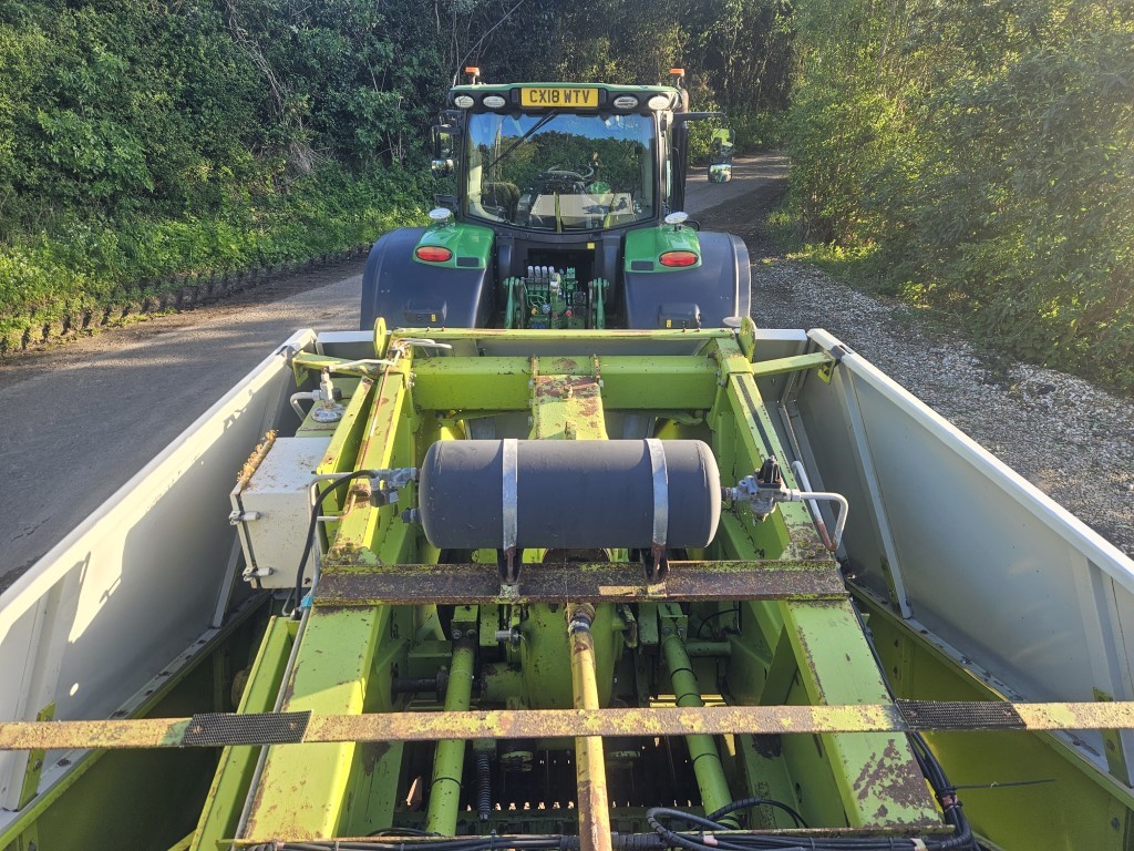 Used Claas Quadrant 2200 Roto Cut Square Baler