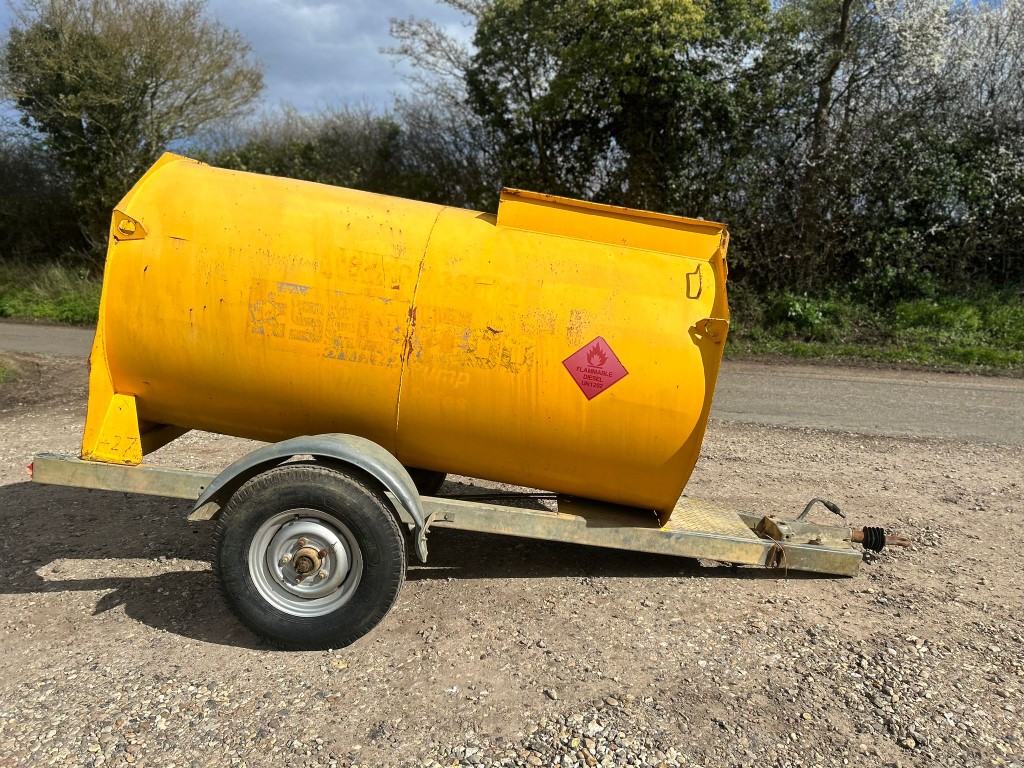 Used Main 2000L Fuel Bowser