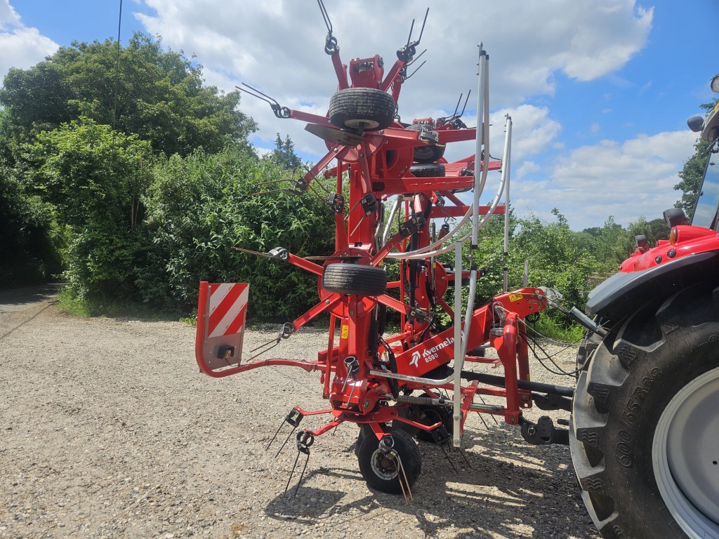 Used Kverneland 8590 Hay Tedder