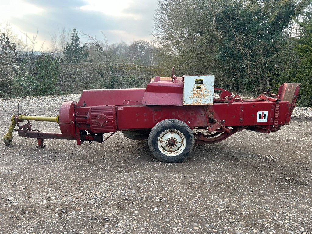 Used International 440T Conventional Baler