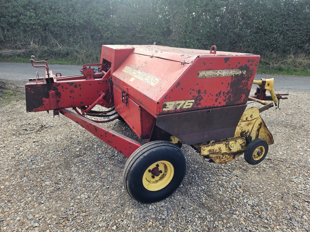 Used New Holland Hayliner 376 Conventional Baler