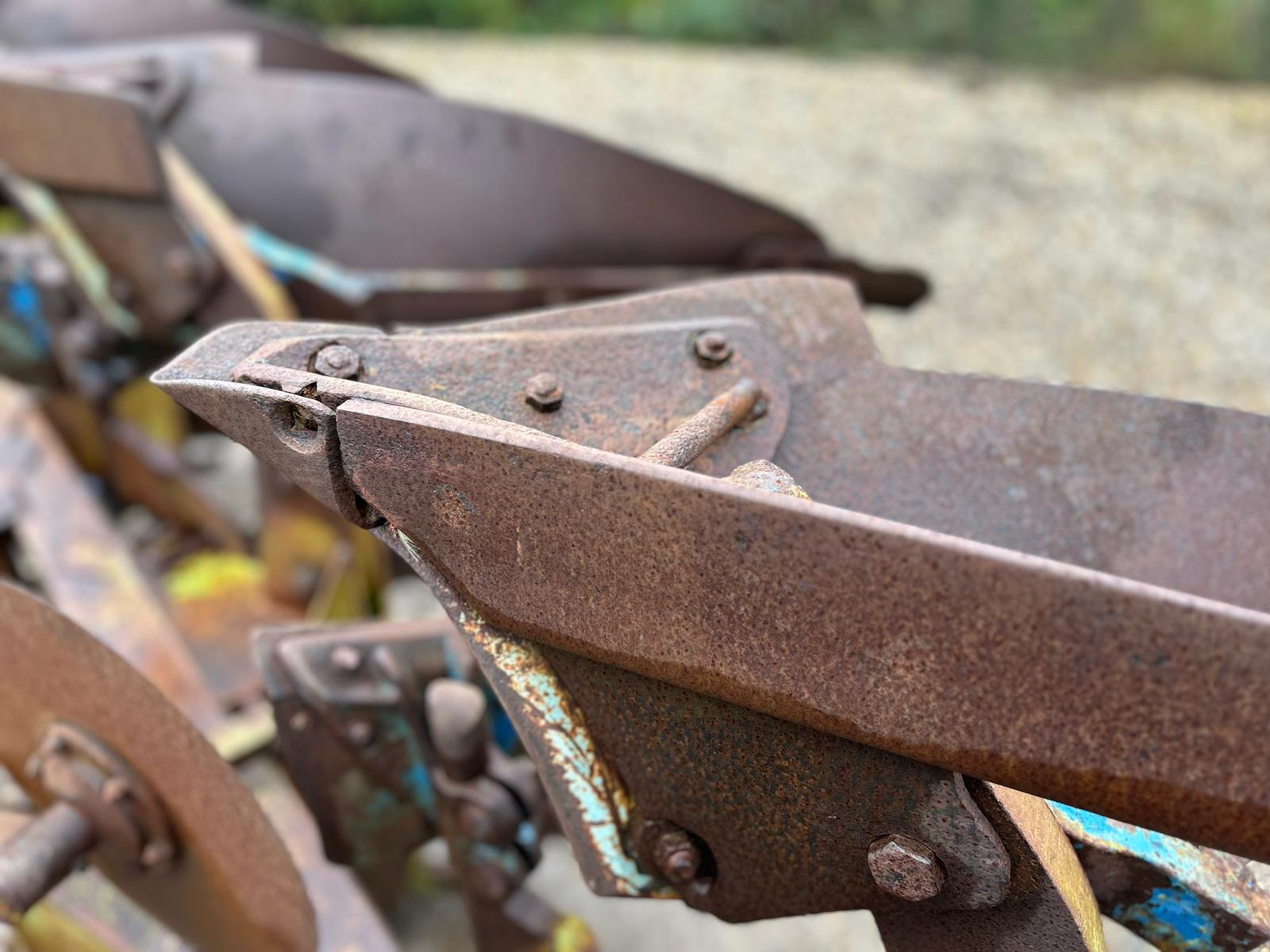 Used Dowdeswell DP7 Plough
