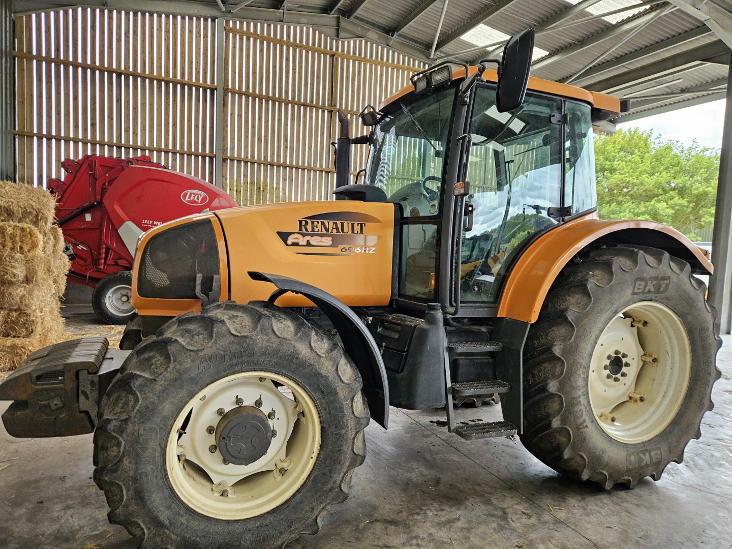 Used Renault Ares 696RZ 4wd Tractor