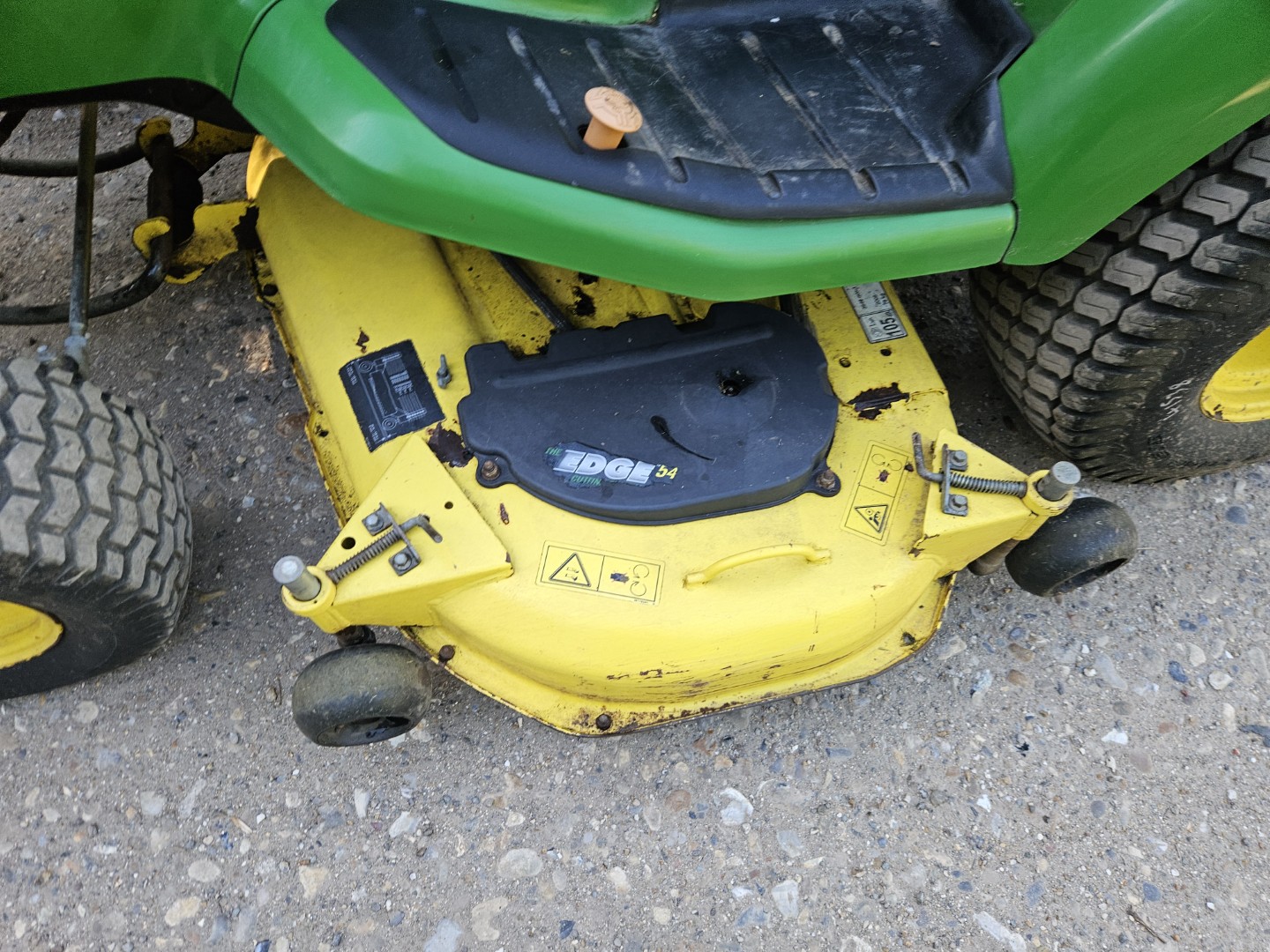 Used John Deere X495 Ride On Mower