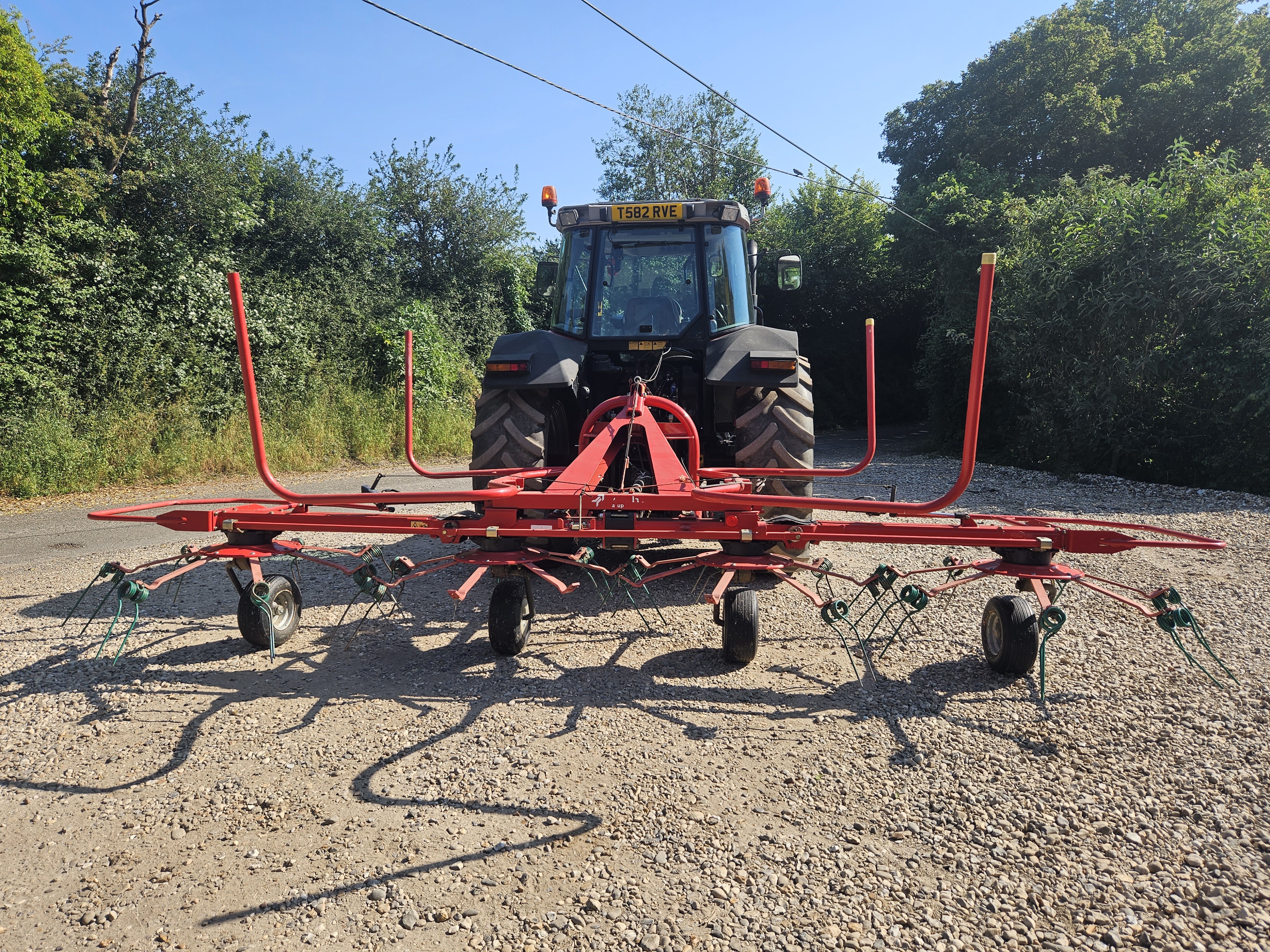 Used Kverneland 8055 Tedder
