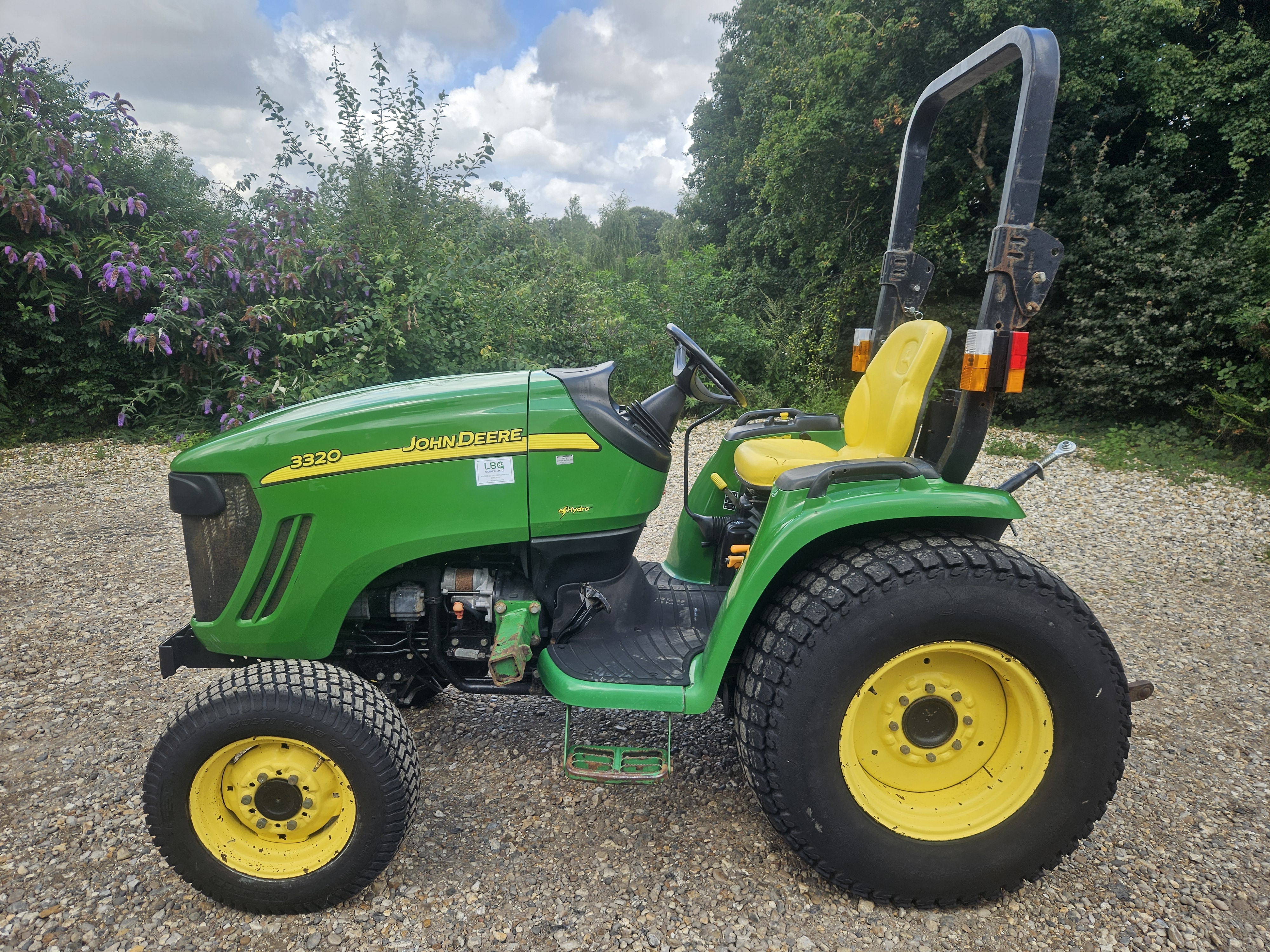 Used John Deere Compact 3320 4wd Tractor