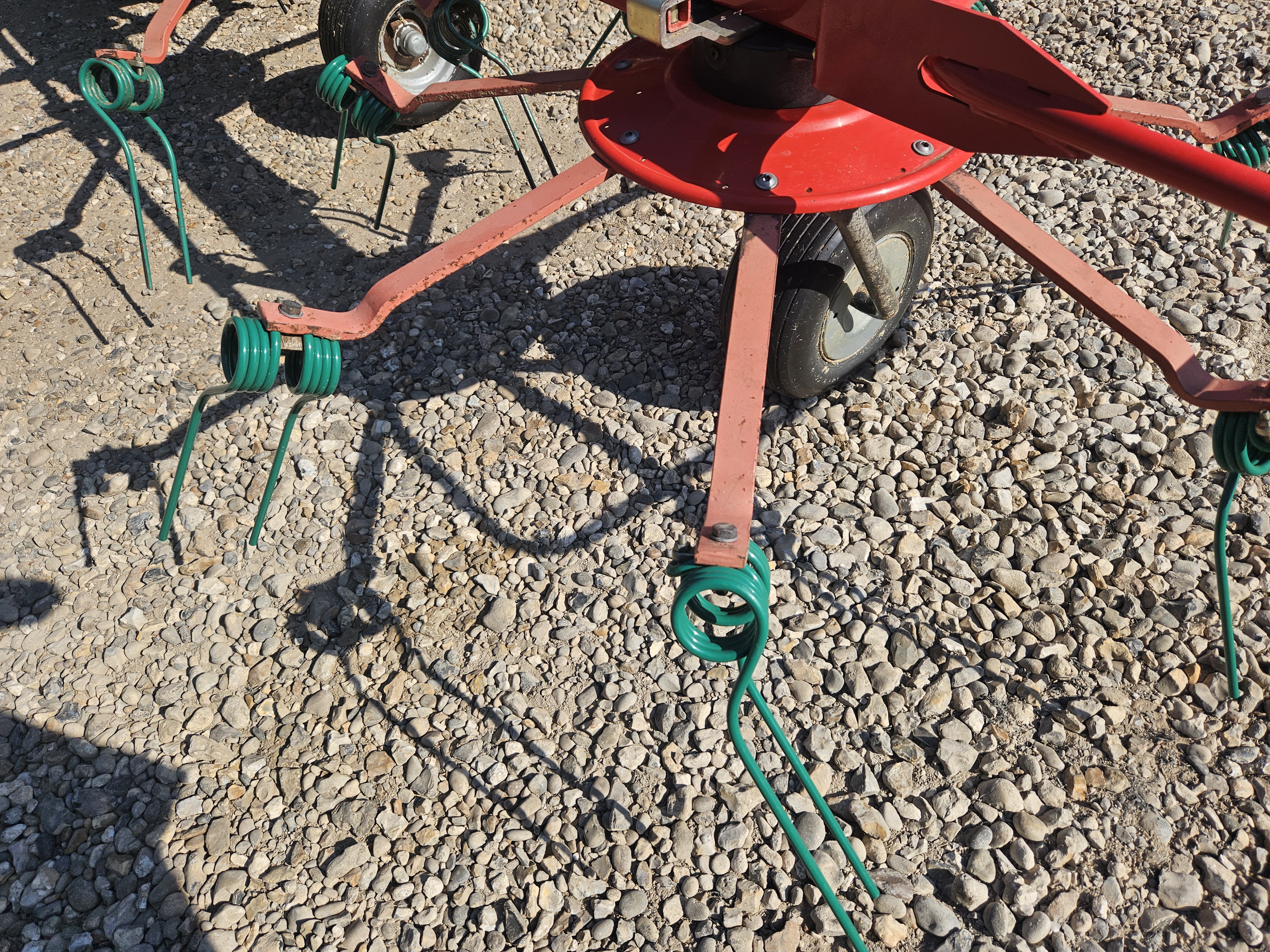 Used Kverneland 8055 Tedder