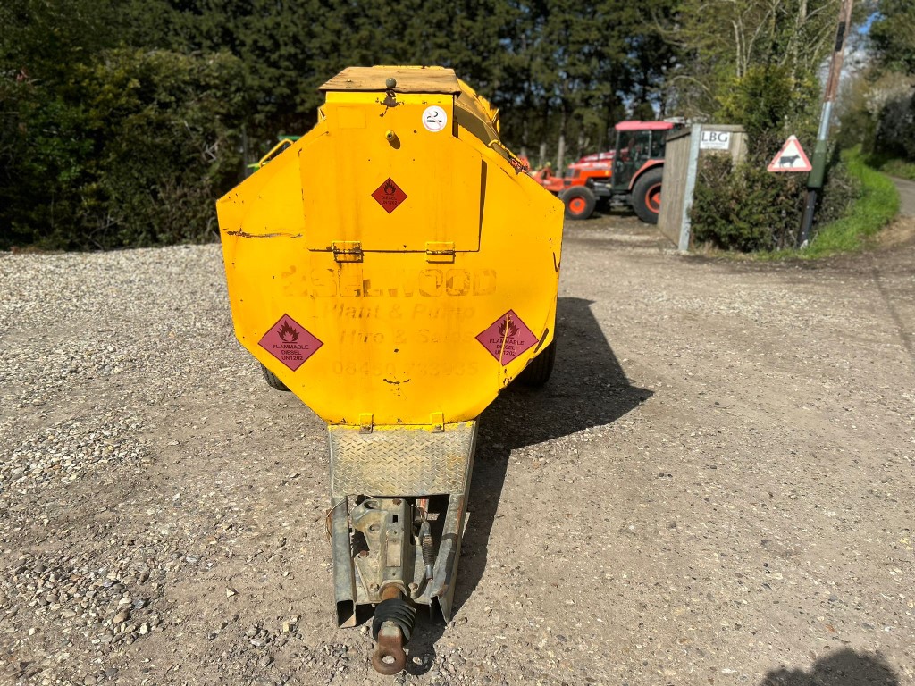 Used Main 2000L Fuel Bowser