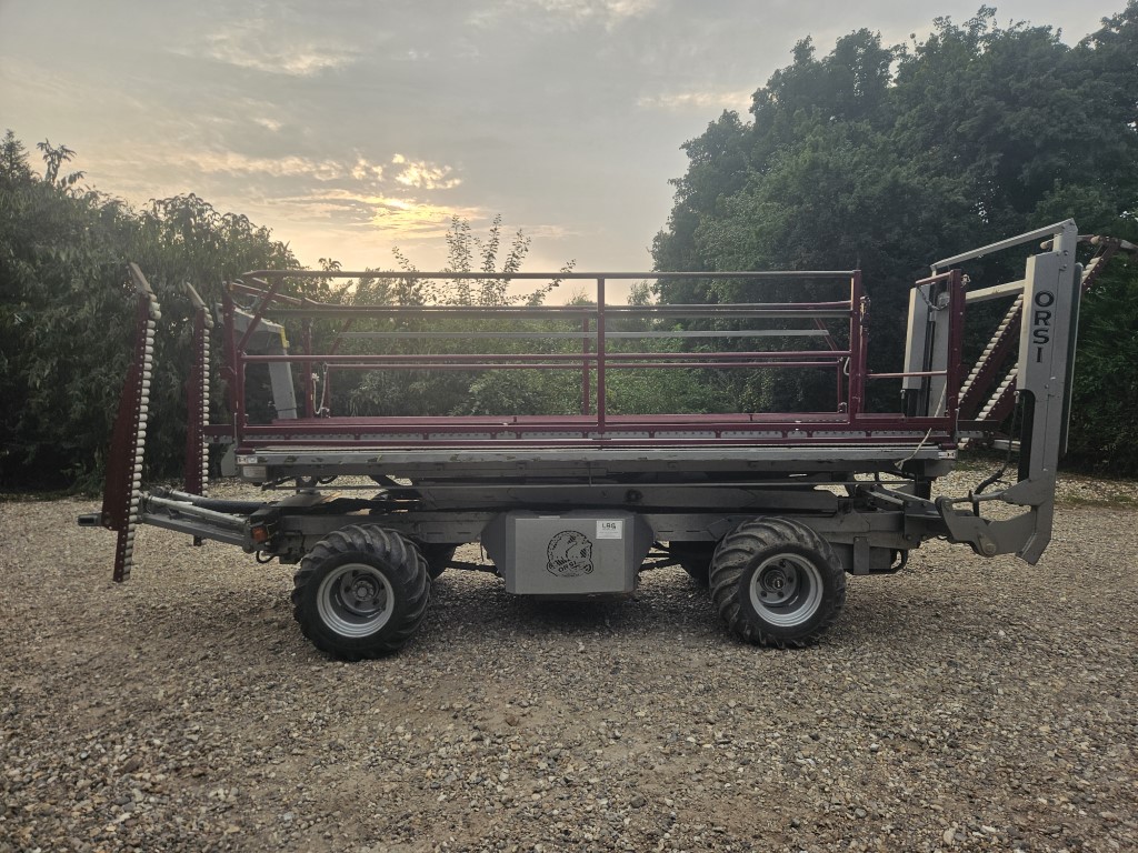 Used Orsi Leveling 135 Fruit Harvesting Platform