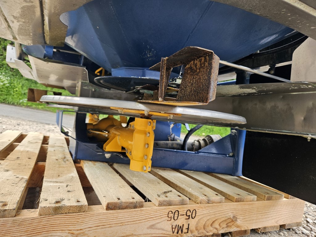 Used KRM Bogballe L2 Plus Fertiliser Spreader