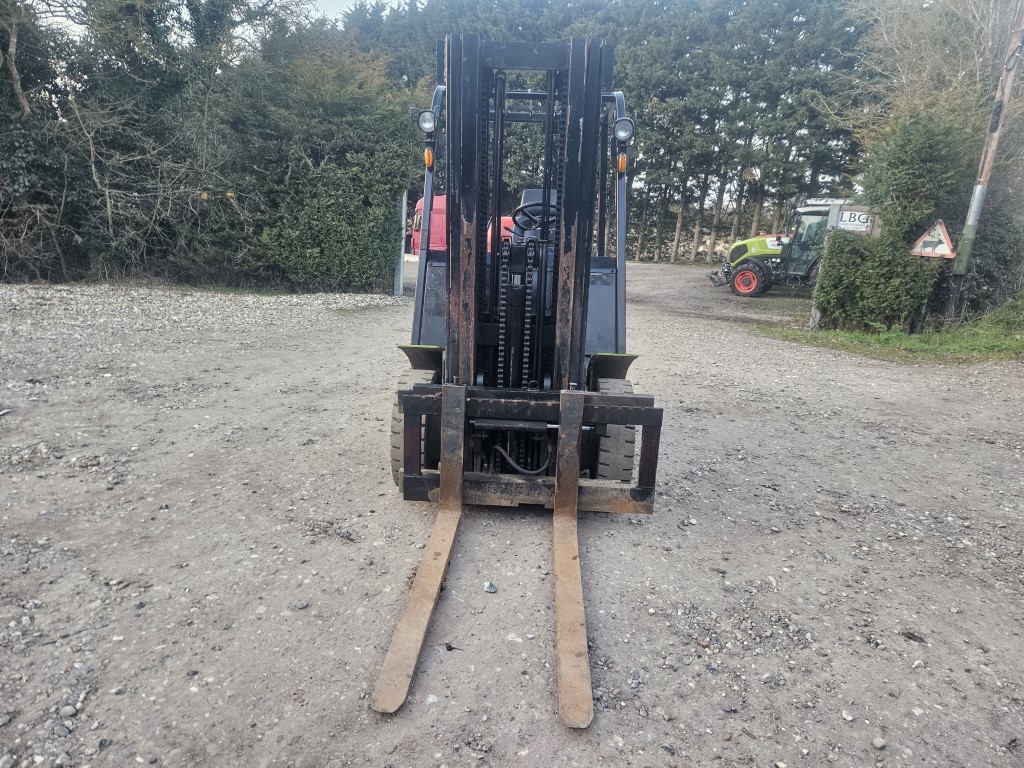 Used Clark CMP25L Forklift