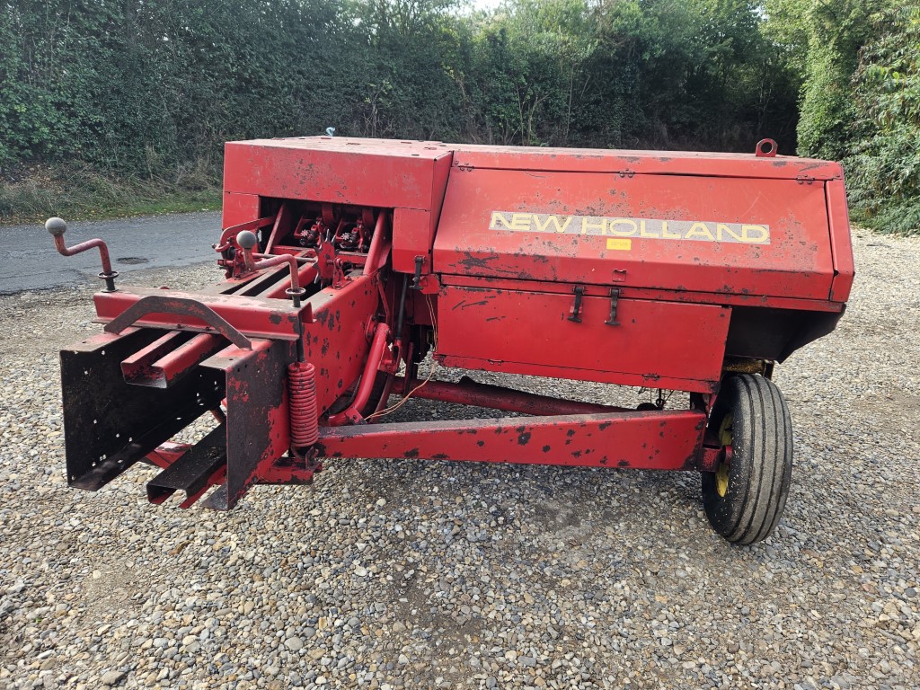 Used New Holland Hayliner 376 Conventional Baler