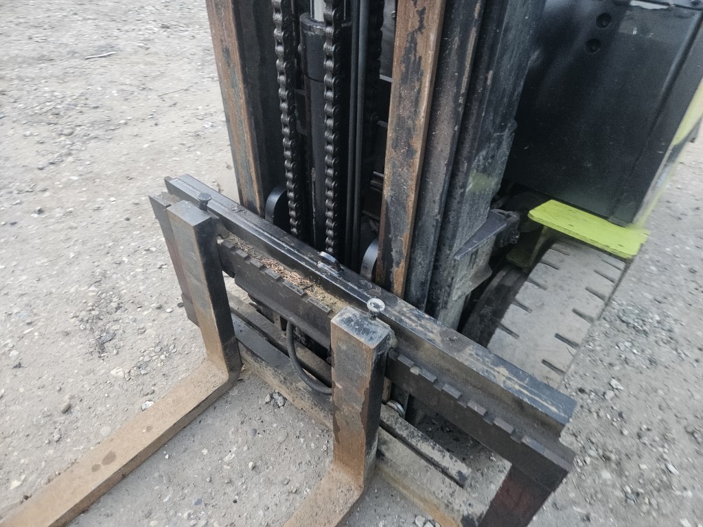 Used Clark CMP25L Forklift