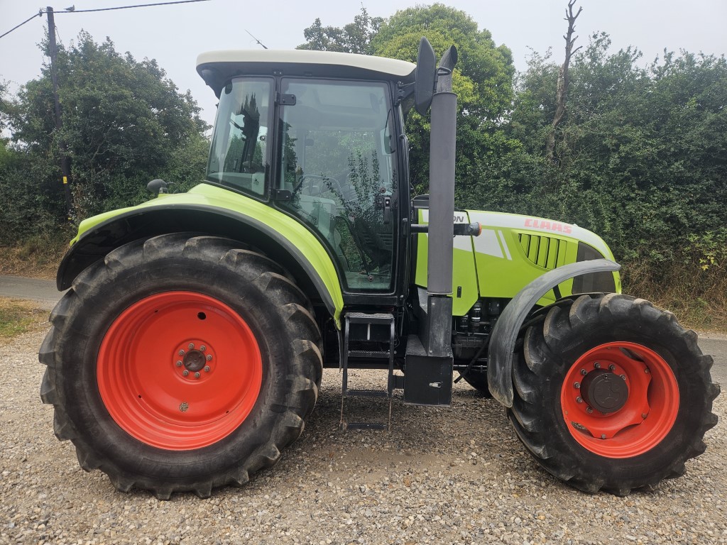 Used Claas Arion 620 4wd Tractor