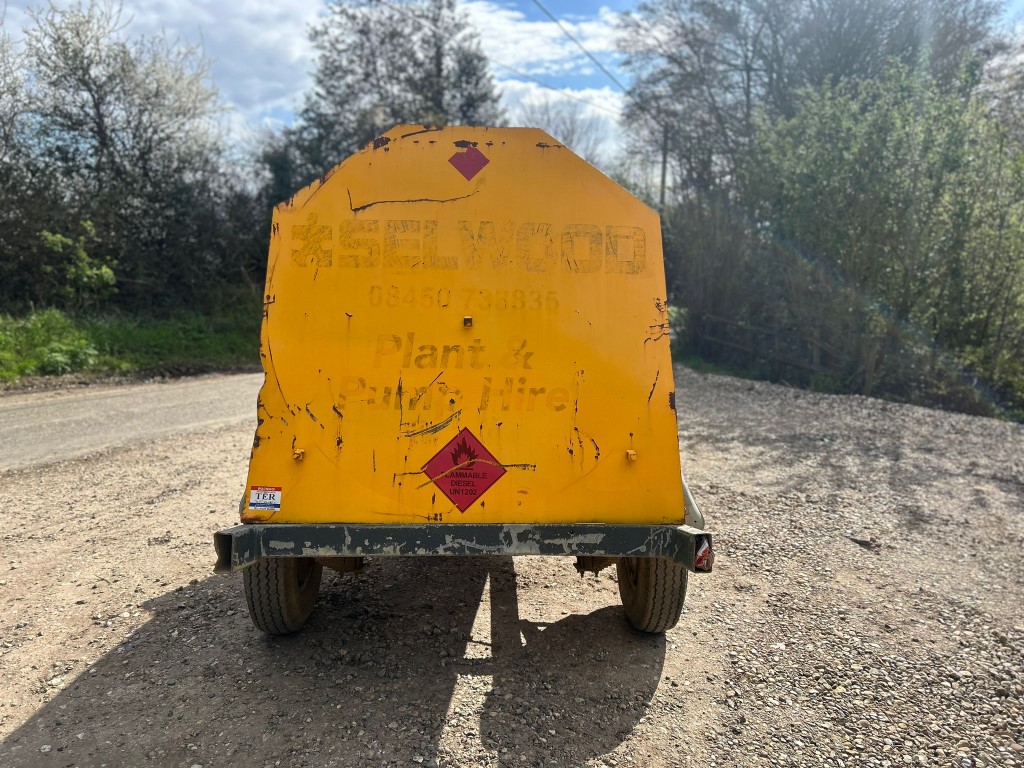 Used Main 2000L Fuel Bowser