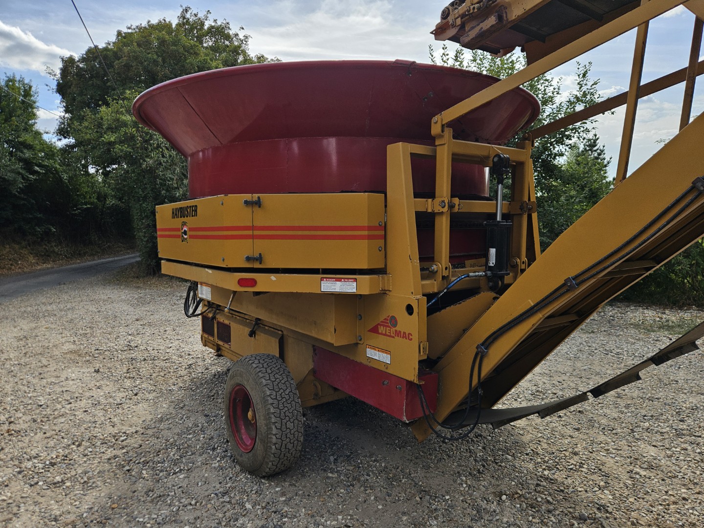 Used Haybuster H-1000 Tub Grinder