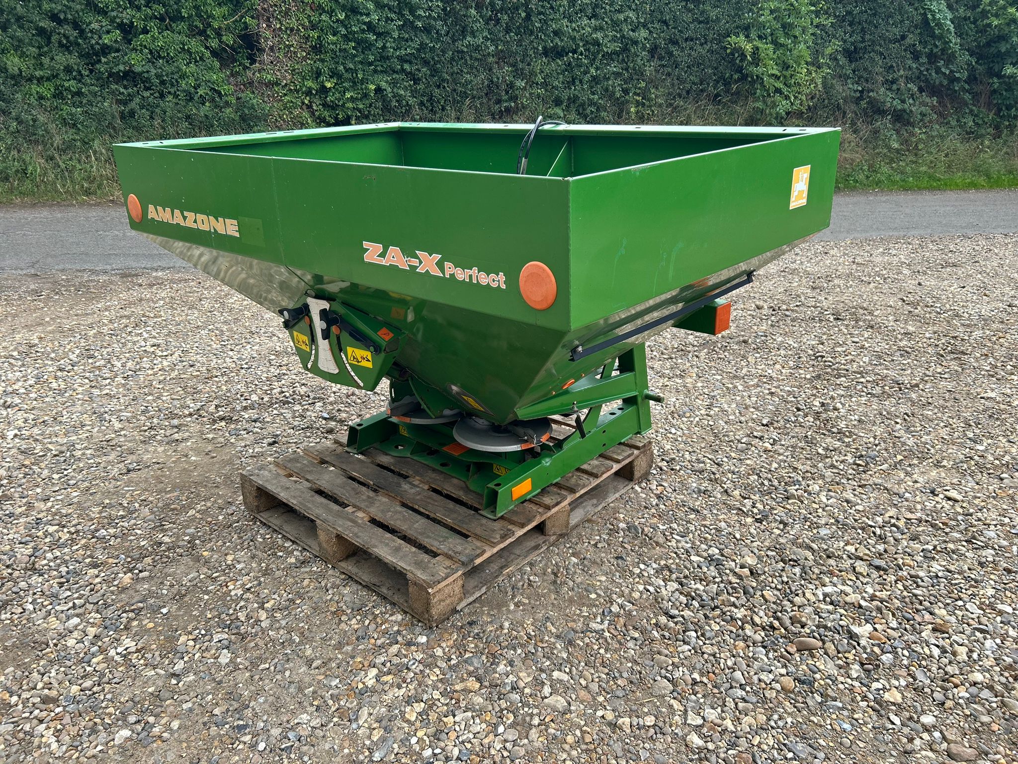 Used Amazone ZA-X 1402 Fertiliser Spreader
