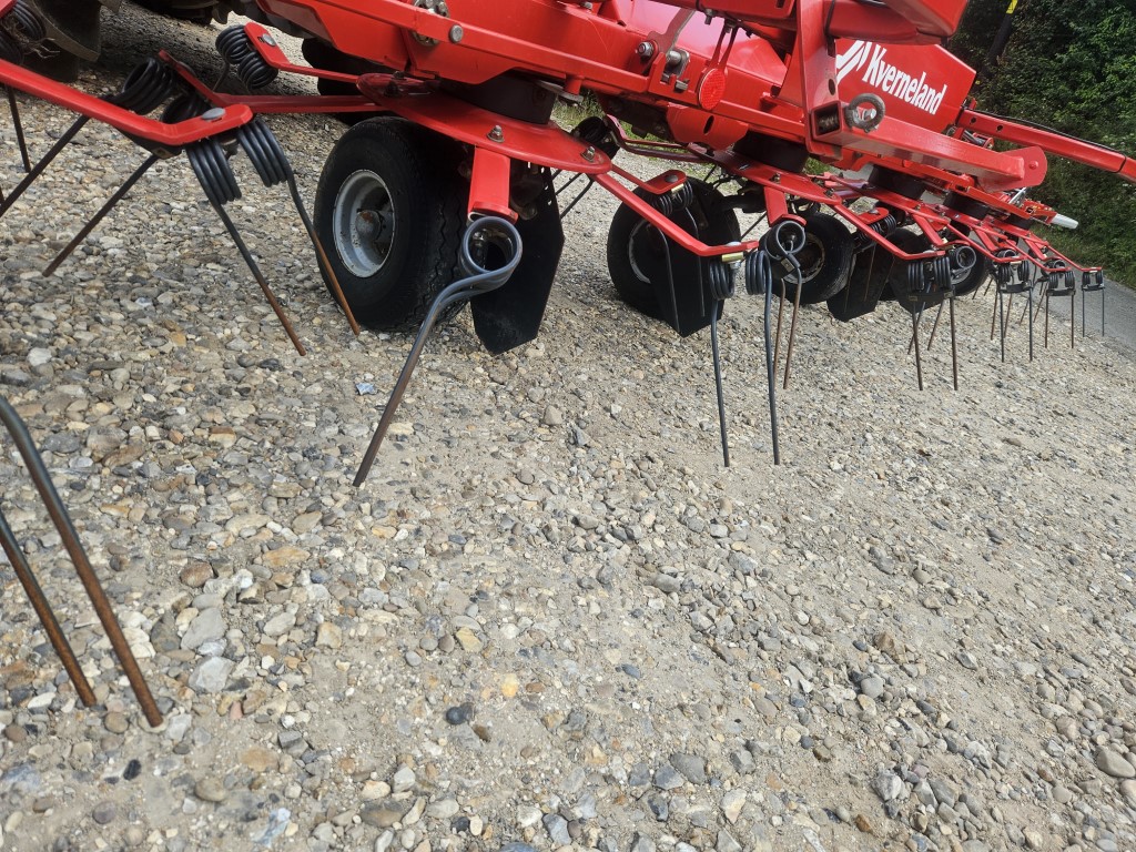 Used Kverneland 8590 Hay Tedder