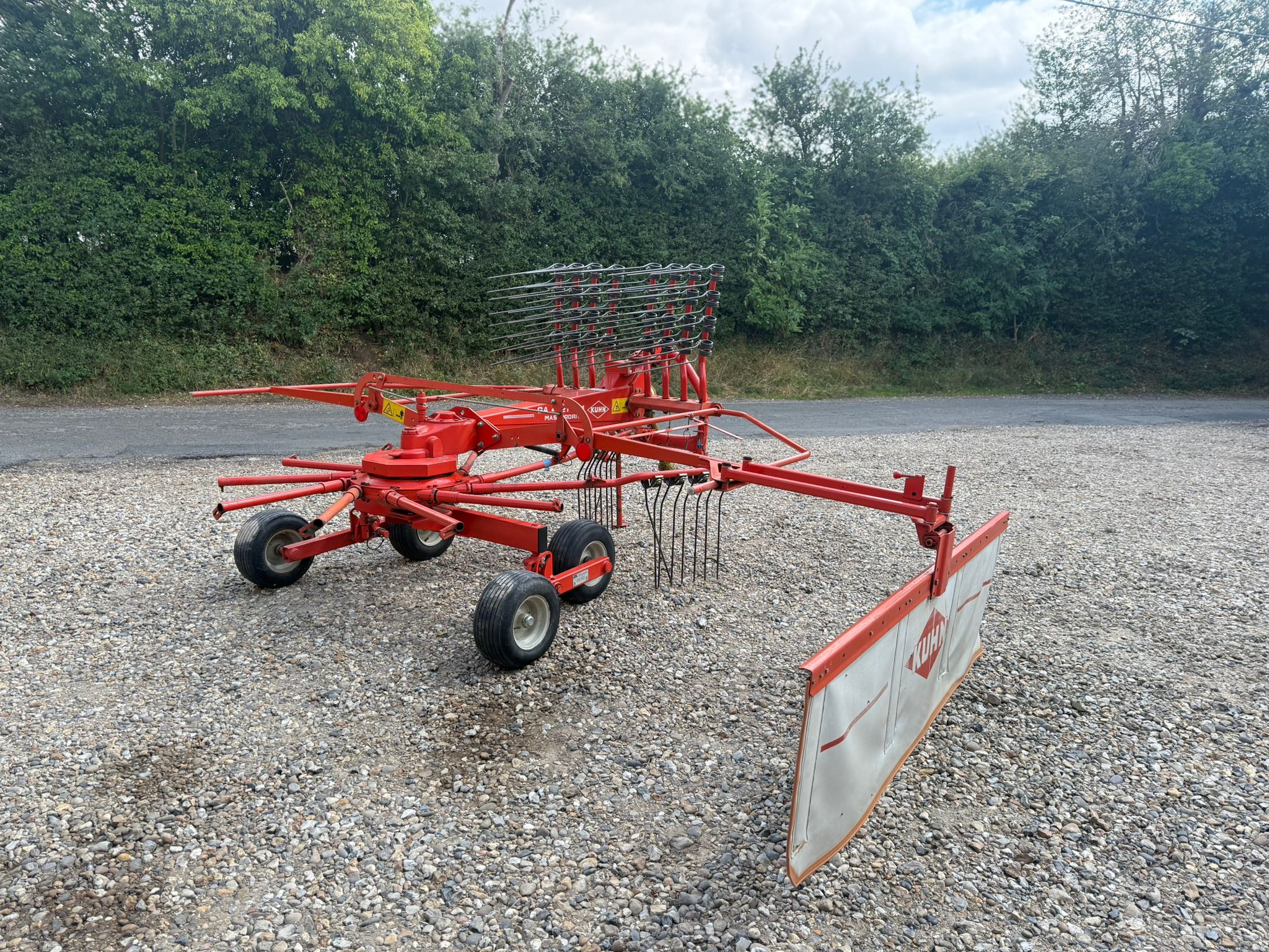 Used Kuhn GA 4121 GM Masterdrive Hay Rake