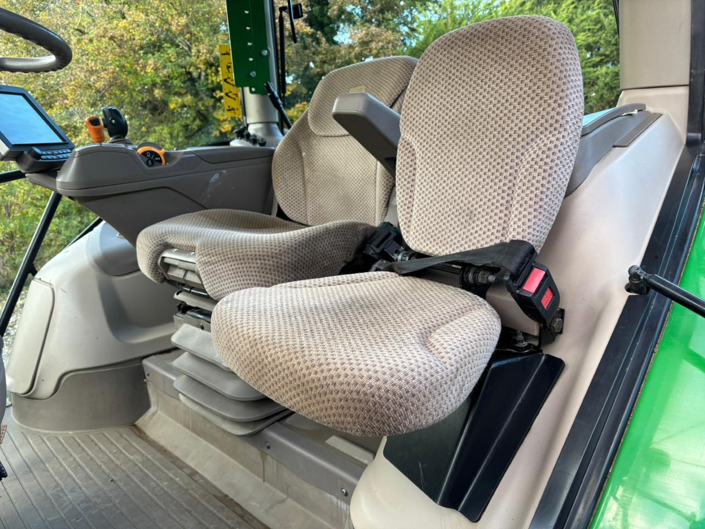 Used John Deere 6215R 4wd Tractor