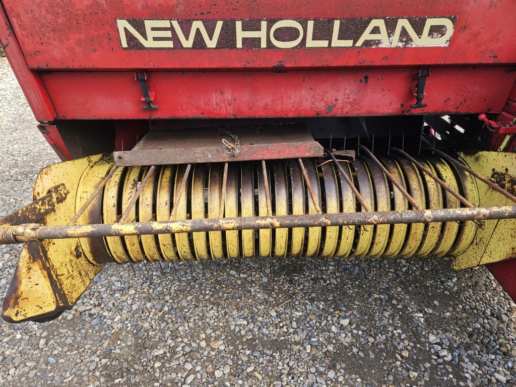 Used New Holland Hayliner 376 Conventional Baler