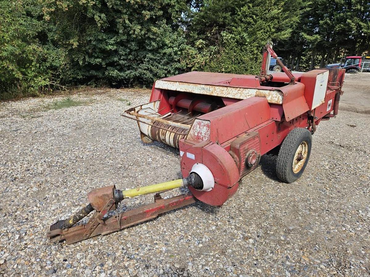Used International 440T Conventional Baler