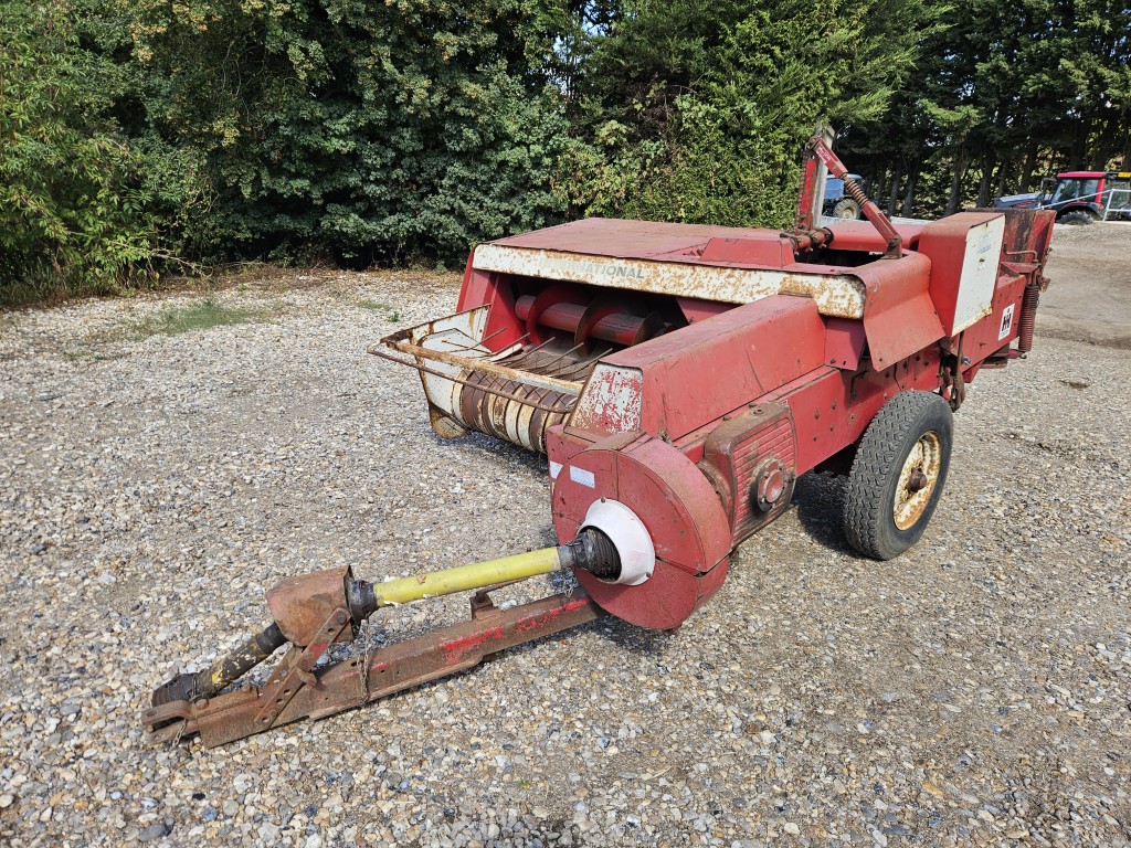 Used International 440T Conventional Baler