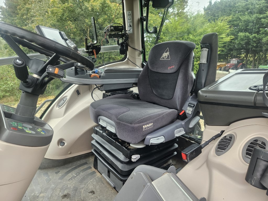 Used Fendt 828 Vario Tractor