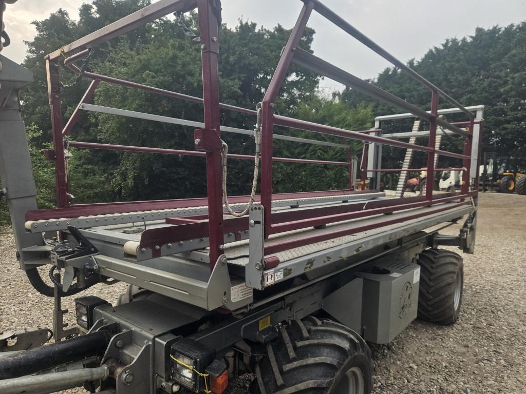 Used Orsi Leveling 135 Fruit Harvesting Platform