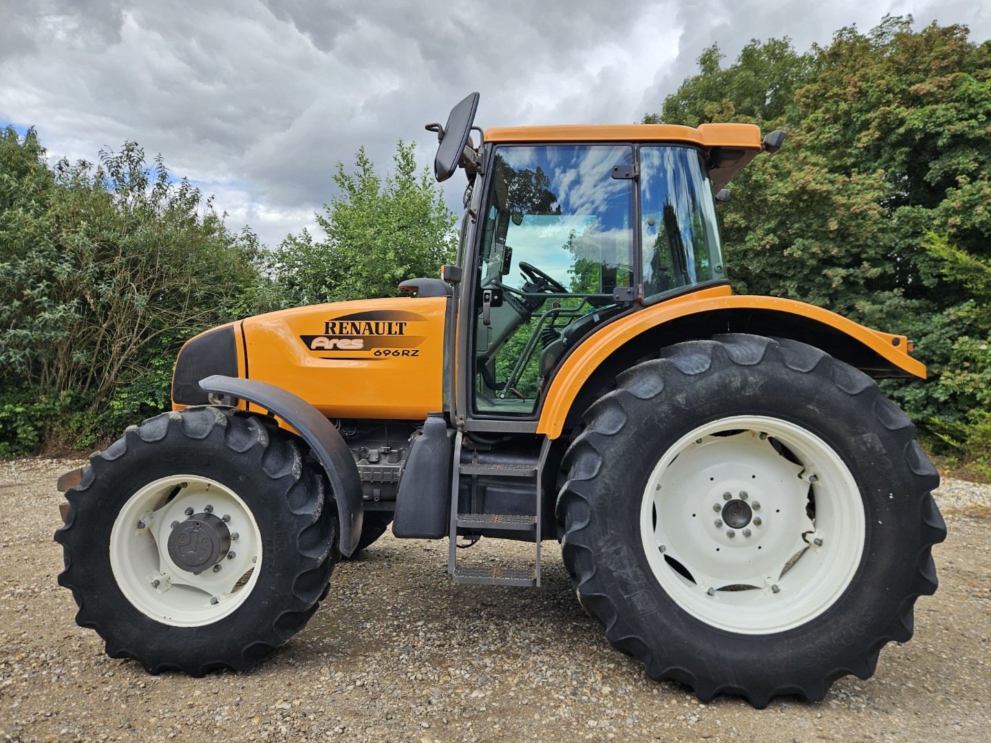 Used Renault Ares 696RZ 4wd Tractor