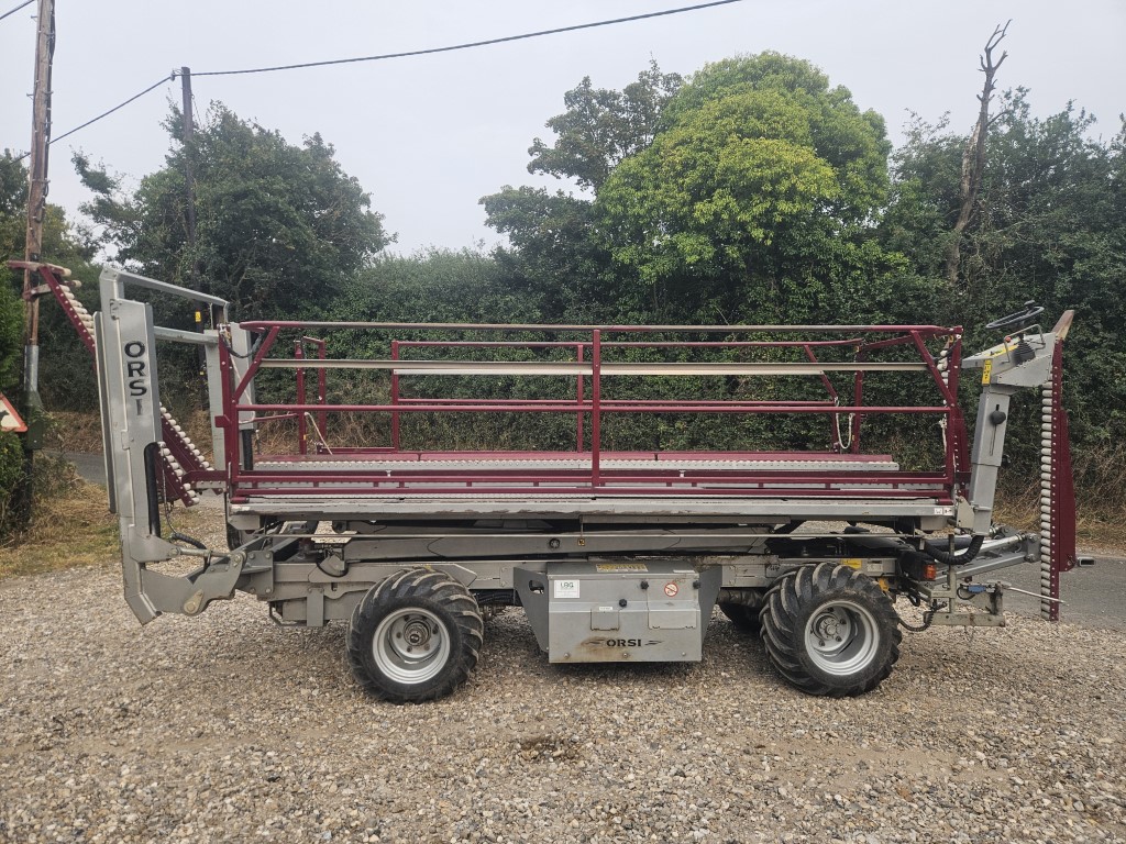 Used Orsi Leveling 135 Fruit Harvesting Platform