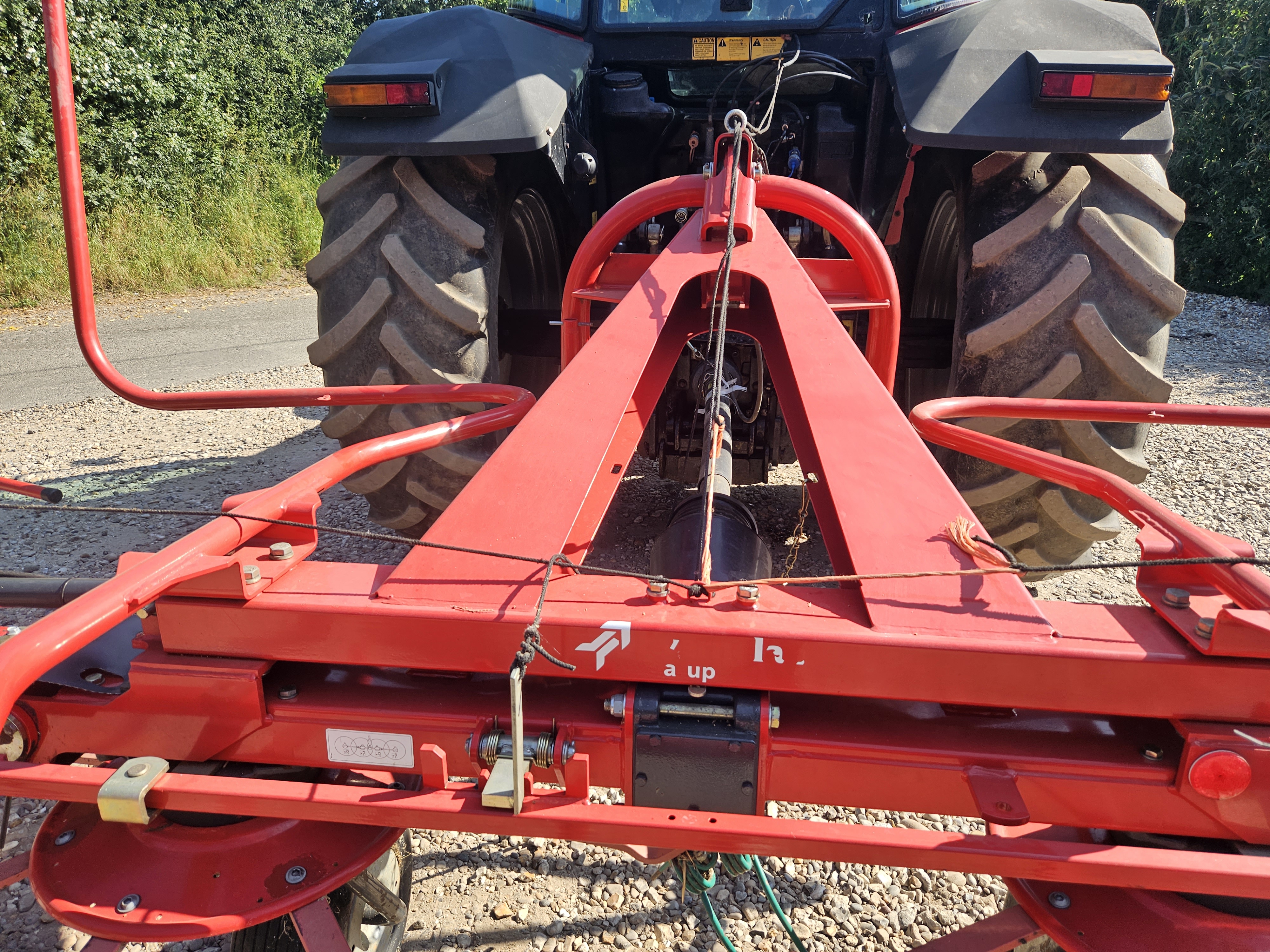 Used Kverneland 8055 Tedder