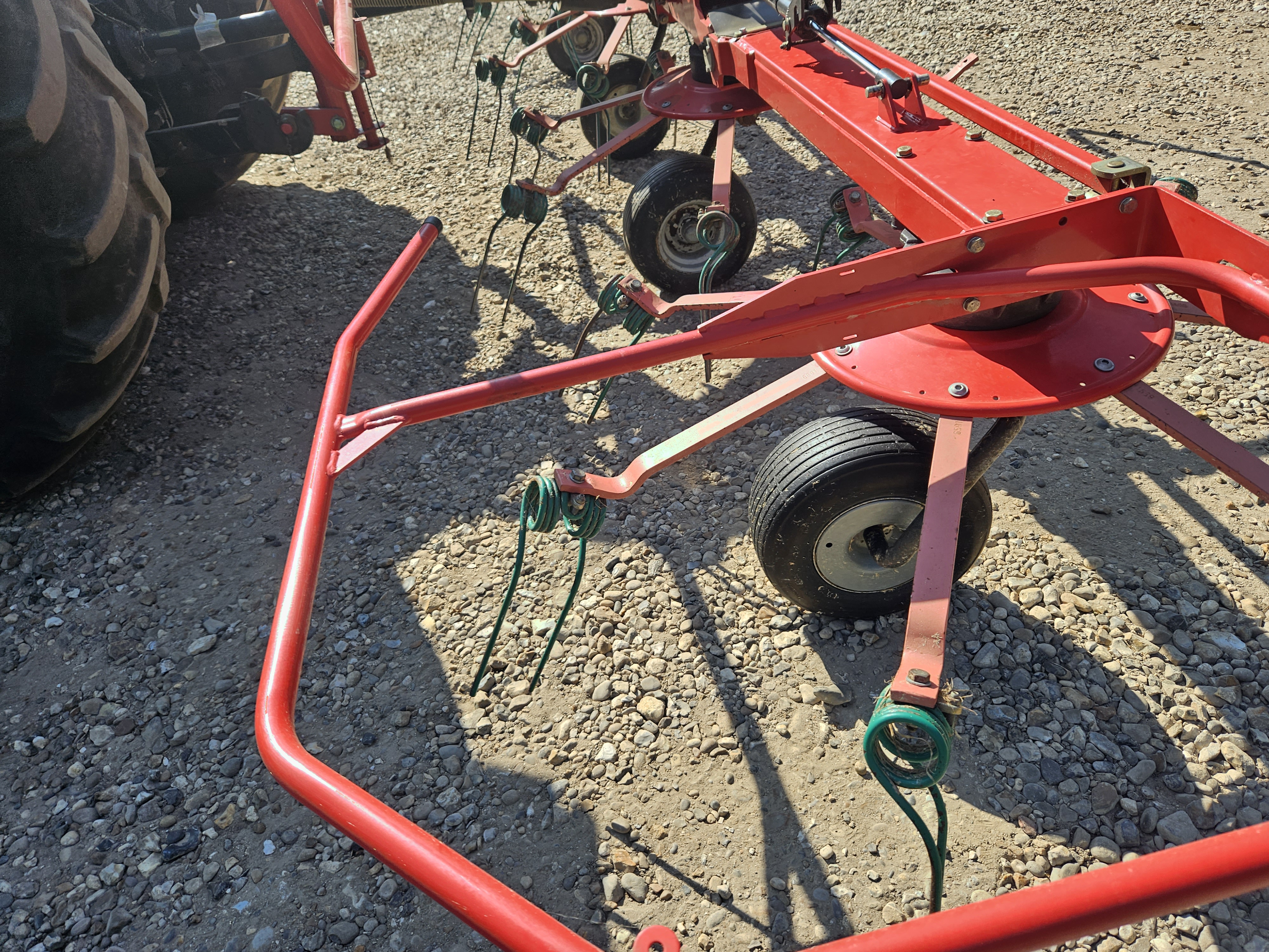 Used Kverneland 8055 Tedder
