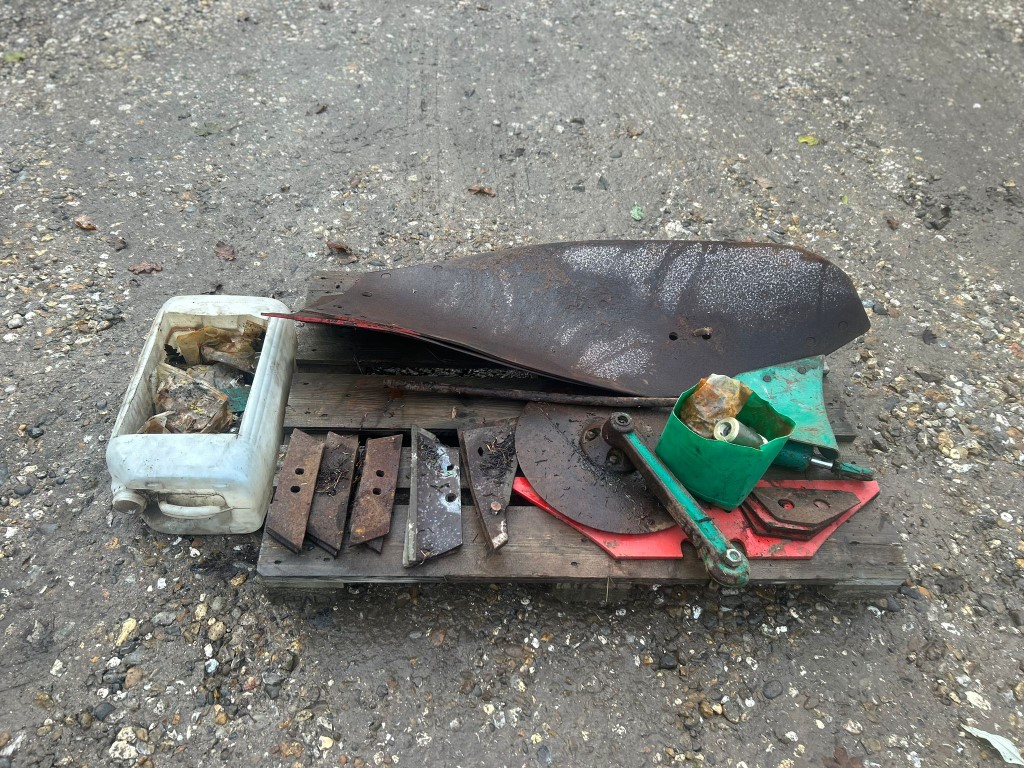 Used Kverneland LB85 Additional Furrow and Spares