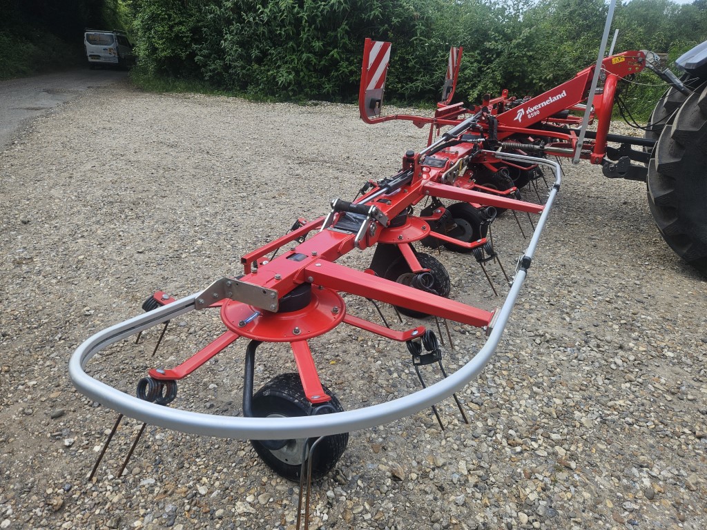 Used Kverneland 8590 Hay Tedder