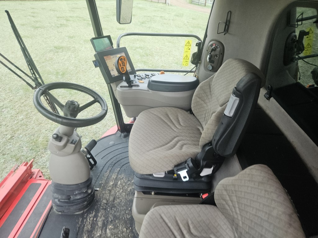 Used Case 9010 Combine Harvester