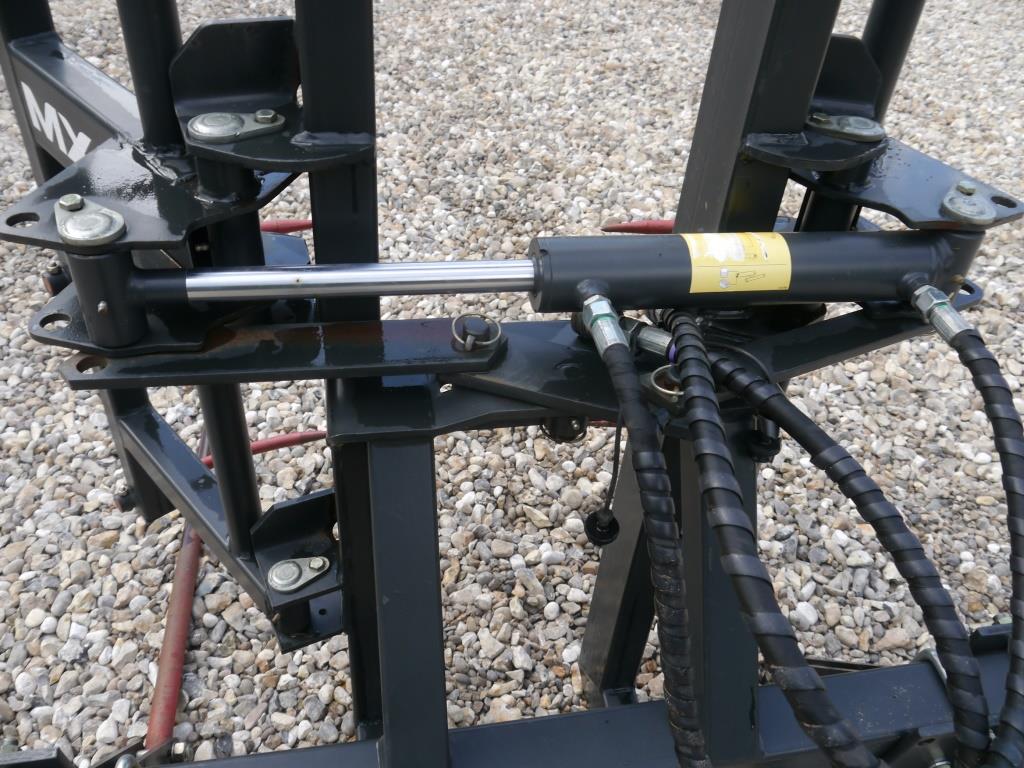 Used MX Manubal V500 Bale Grab