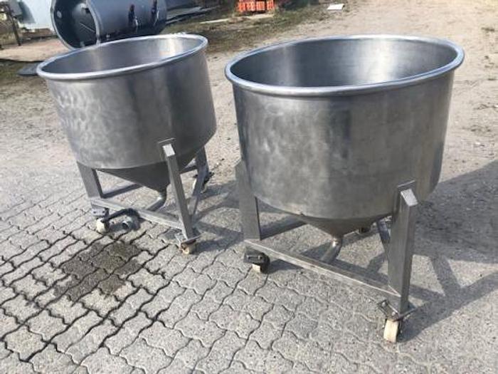 Brugt 300 liters rustfrie tanke på hjul