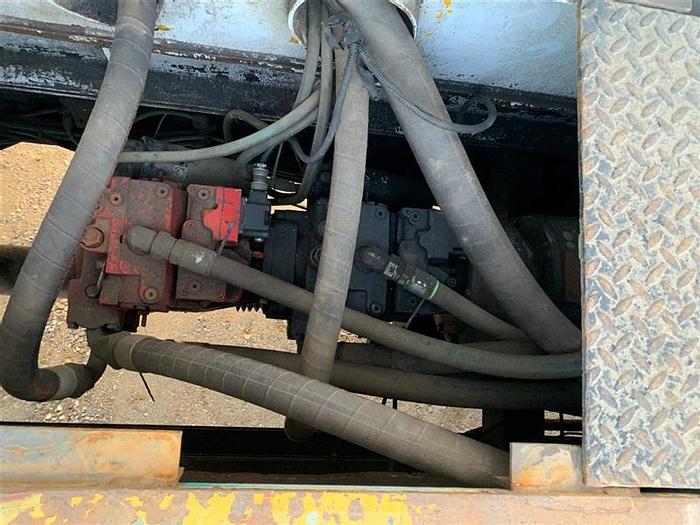 Refurbished 2004 International UDR 1500 Range III Drill Rig