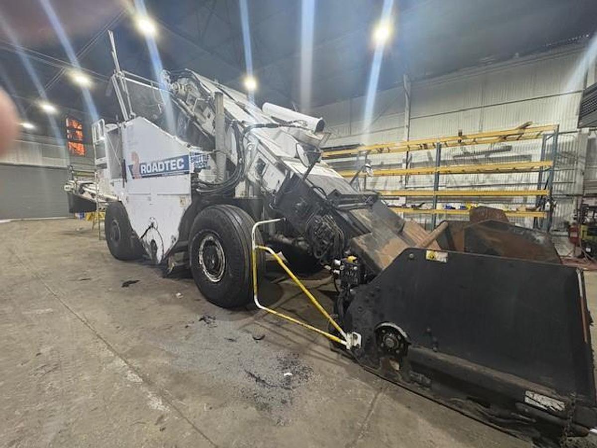 Used Roadtec SB2500D Shuttle Buggy