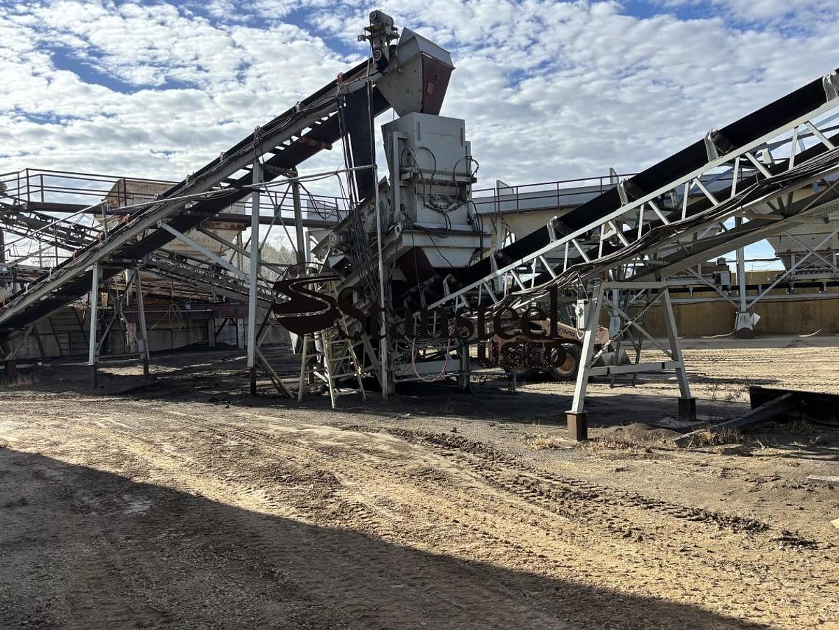 Used Deister 5' x 12' Double Deck Vibrating Screen