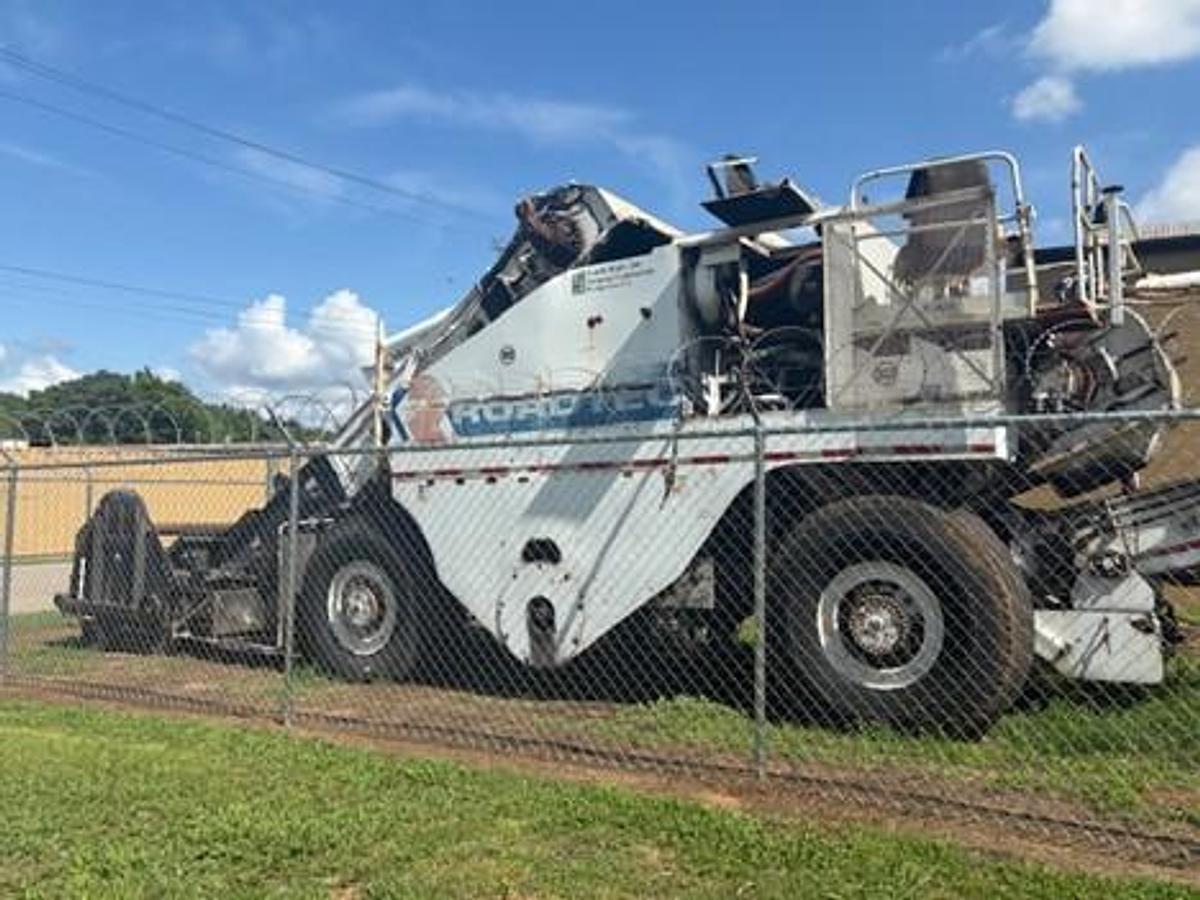 Used Roadtec SB2500D Shuttle Buggy