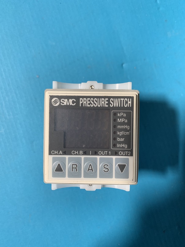 Used SMC Pressure Switch PSE107-A